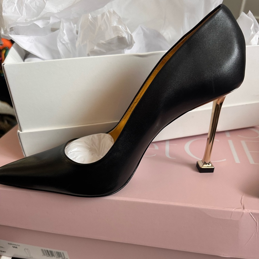 SCHUTZ BLACK PUMPS 8.5